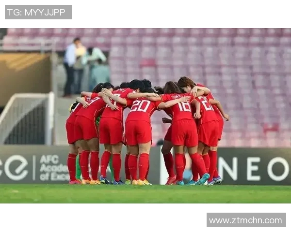 足球明星女友展现球技精彩踢球视频引发热议网友纷纷点赞